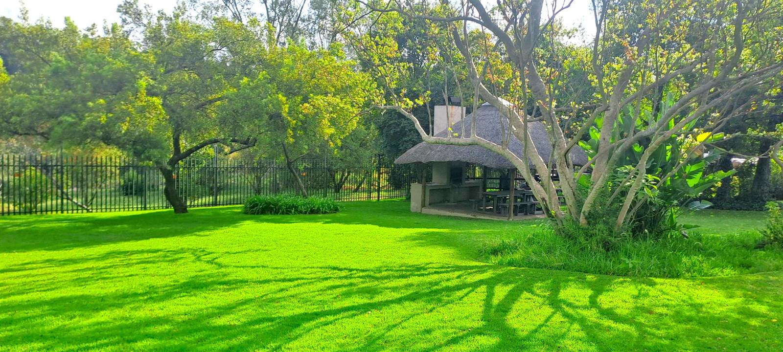2 Bed Townhouse in Jukskei Park photo number 16