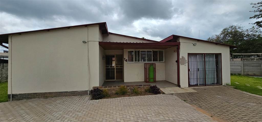 5 Bed Simplex in Polokwane Central photo number 3
