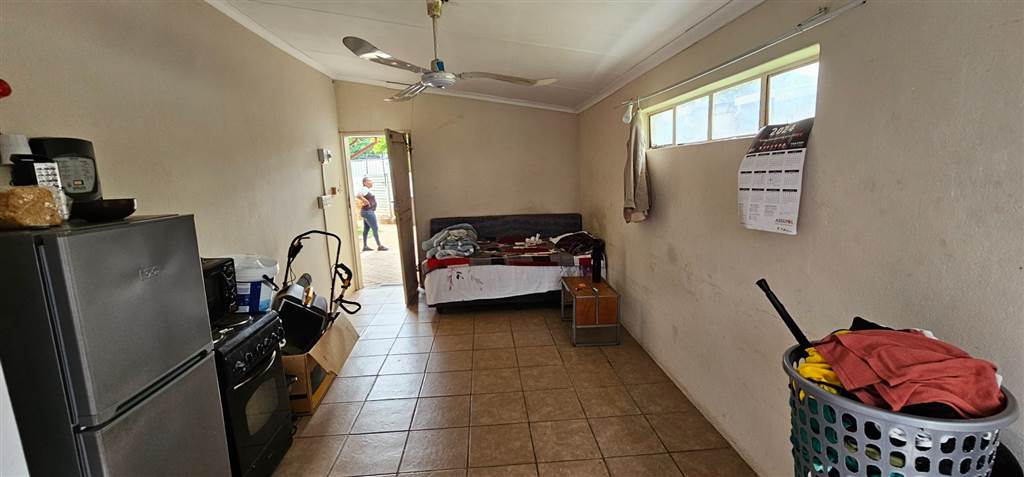 5 Bed Simplex in Polokwane Central photo number 16