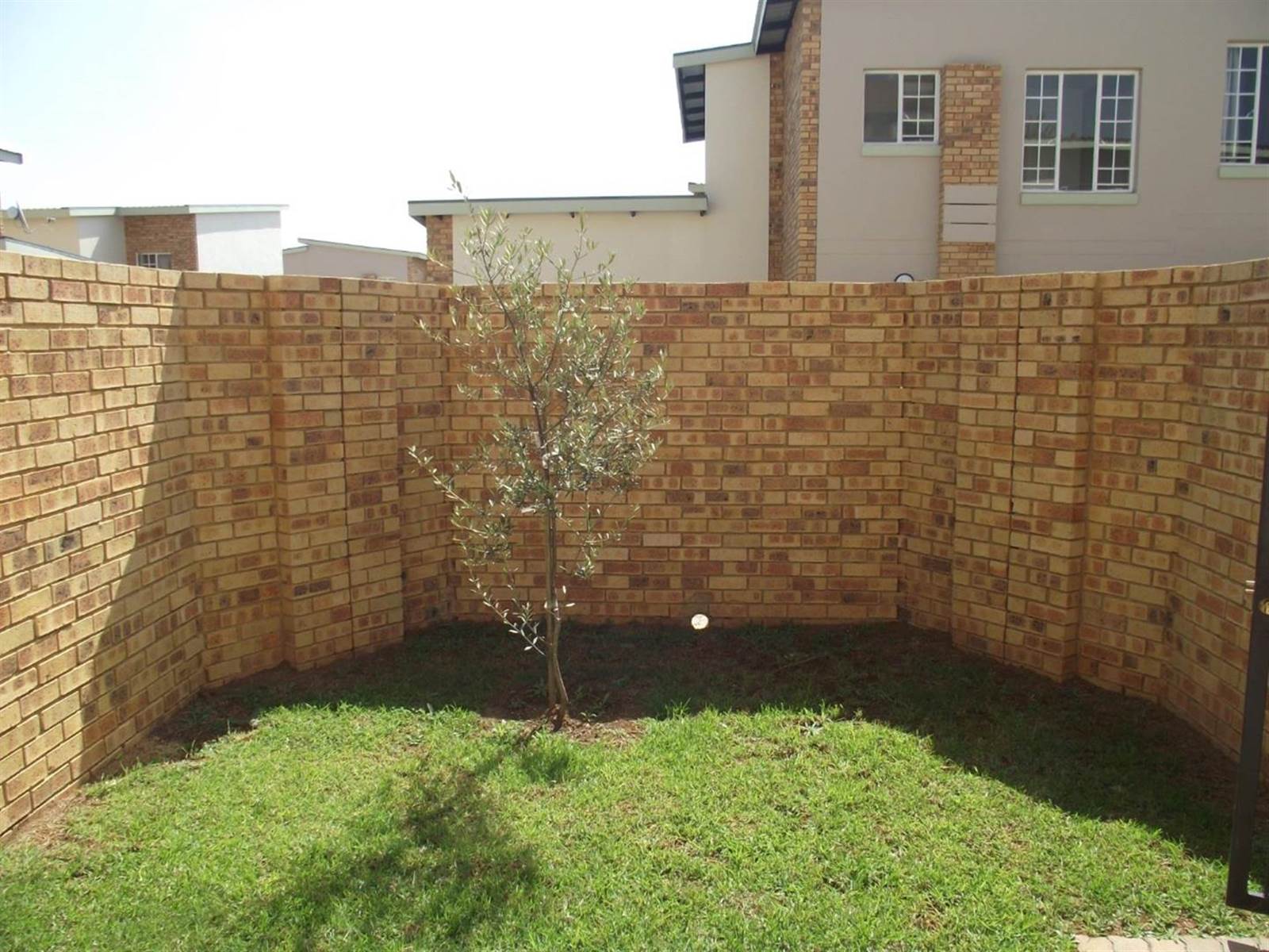 3 Bed Townhouse in Hazeldean (Silverlakes Surroundings) photo number 21