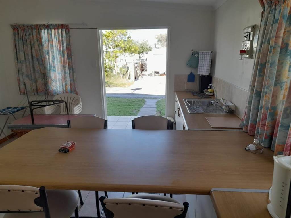 1 Bed House in Gansbaai and surrounds photo number 12
