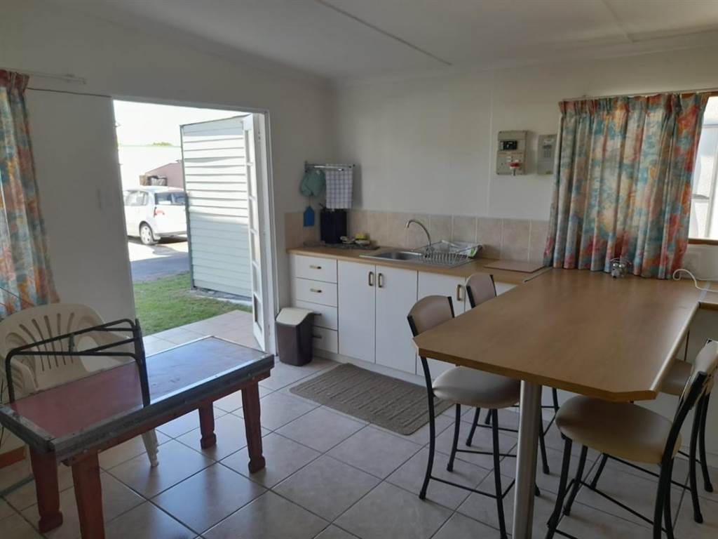 1 Bed House in Gansbaai and surrounds photo number 10