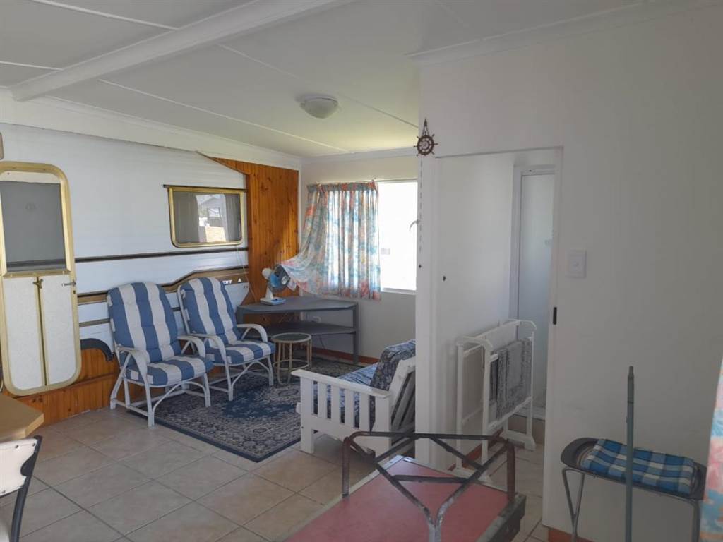 1 Bed House in Gansbaai and surrounds photo number 11
