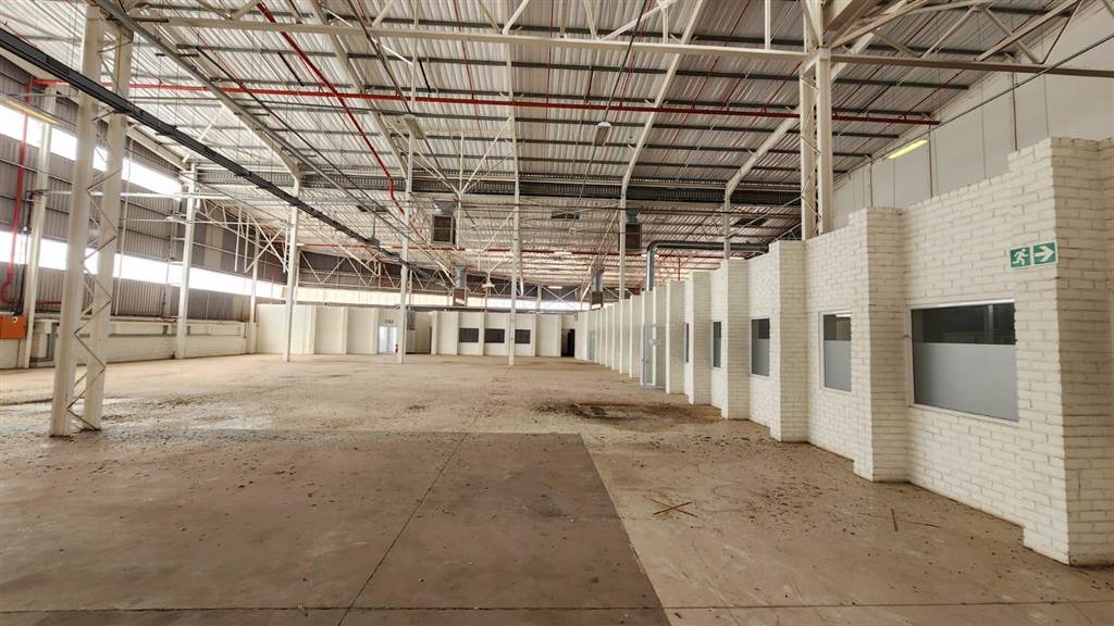 30000  m² Industrial space in Rosslyn photo number 3