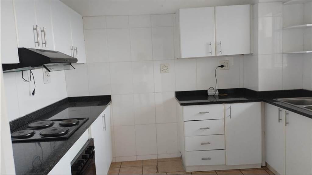 2 Bed Apartment in Pinetown Central photo number 3