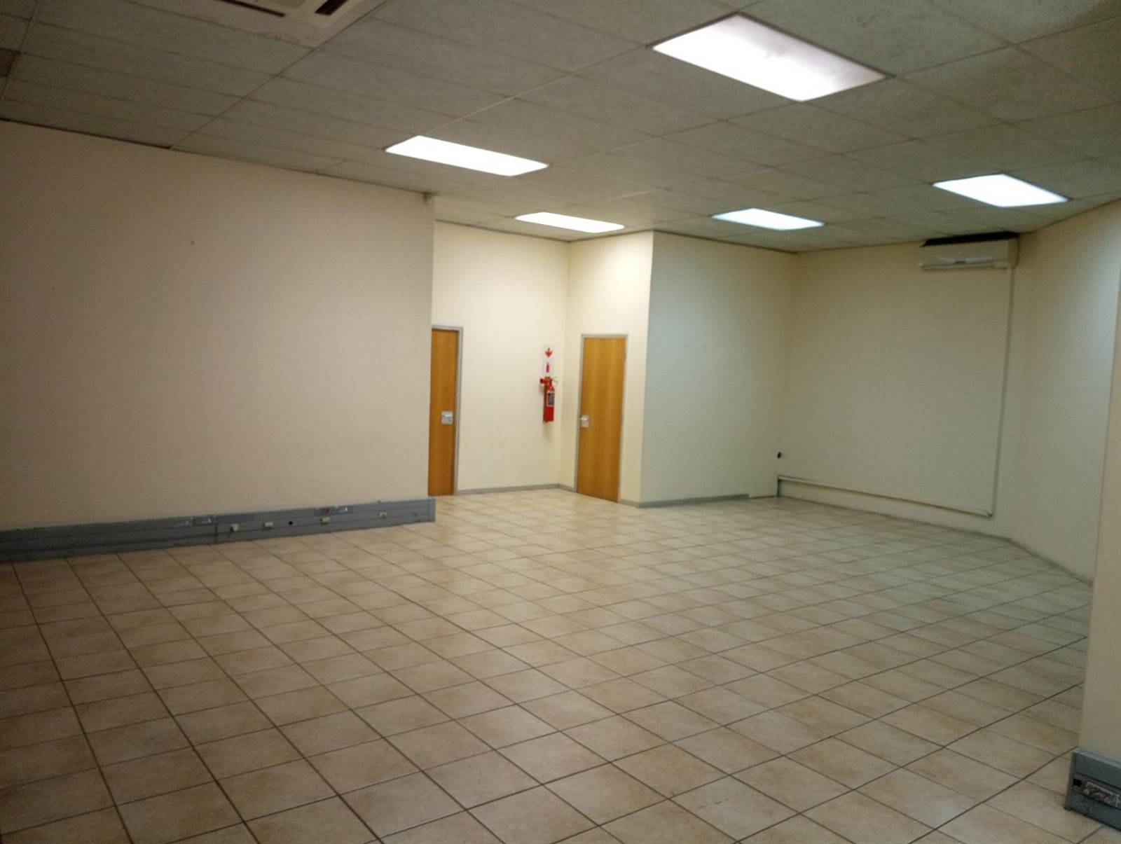 900  m² Commercial space in Bronkhorstspruit photo number 10