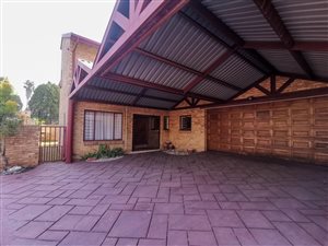 4 Bed House in Eldoraigne