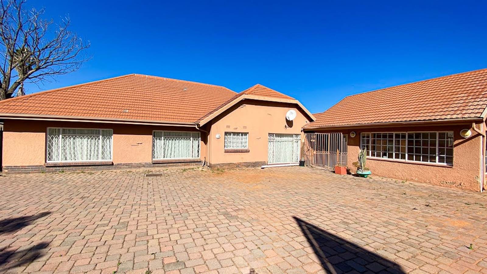 5 Bed House for sale in Dunvegan T3481473 Private Property