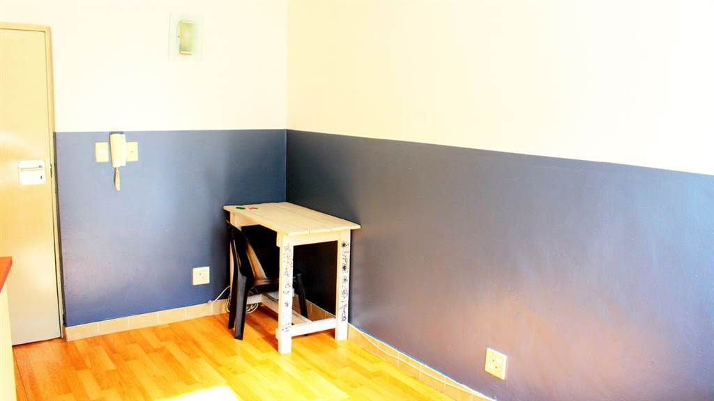 1 Bed Apartment in Braamfontein photo number 6