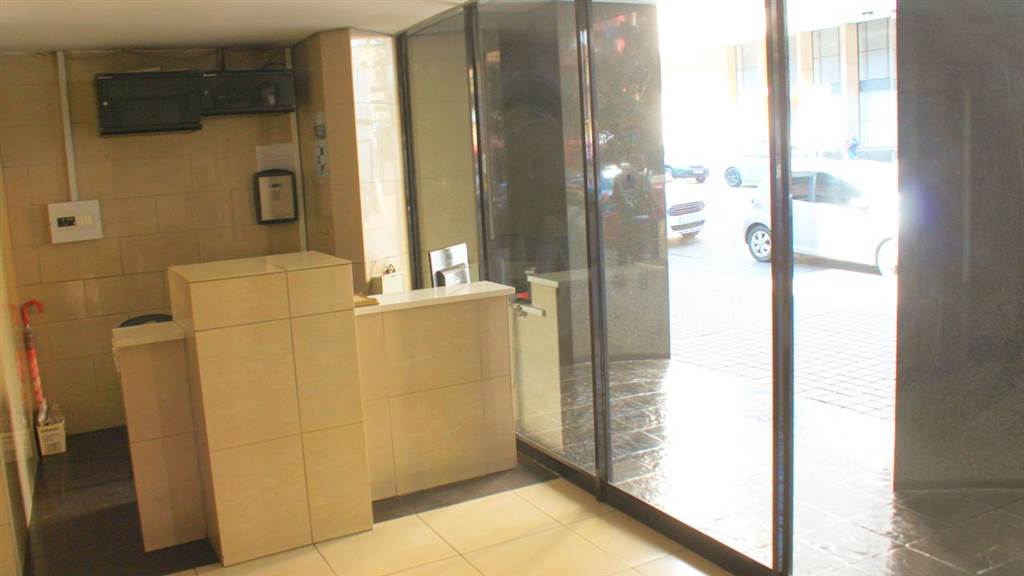 1 Bed Apartment in Braamfontein photo number 13