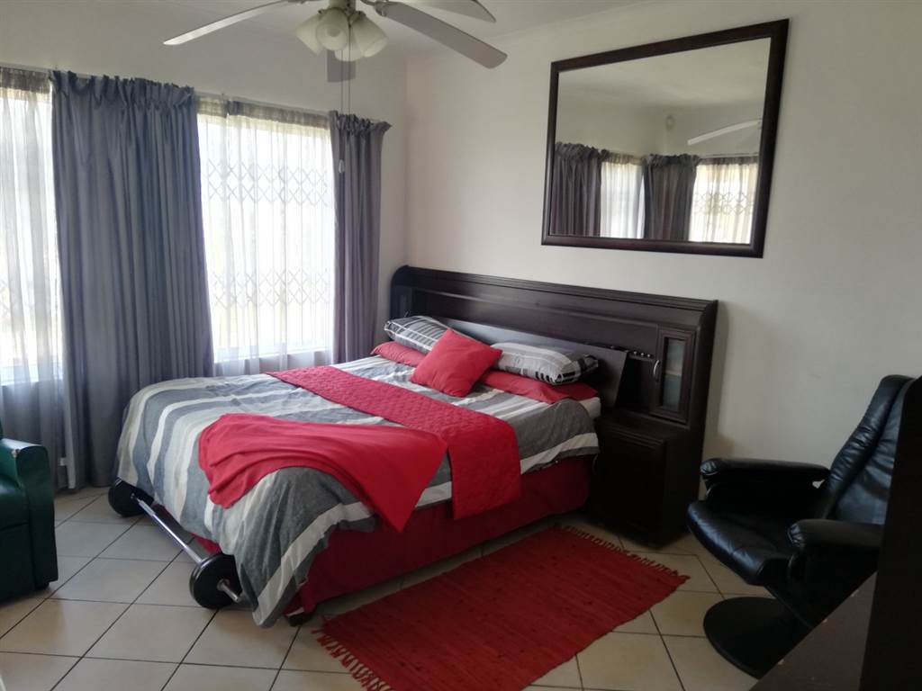 4 Bed House in Manaba photo number 28