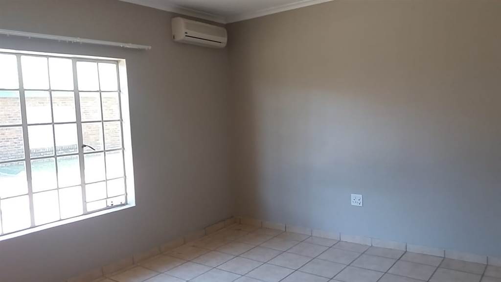 2 Bed Apartment in Polokwane Central photo number 13