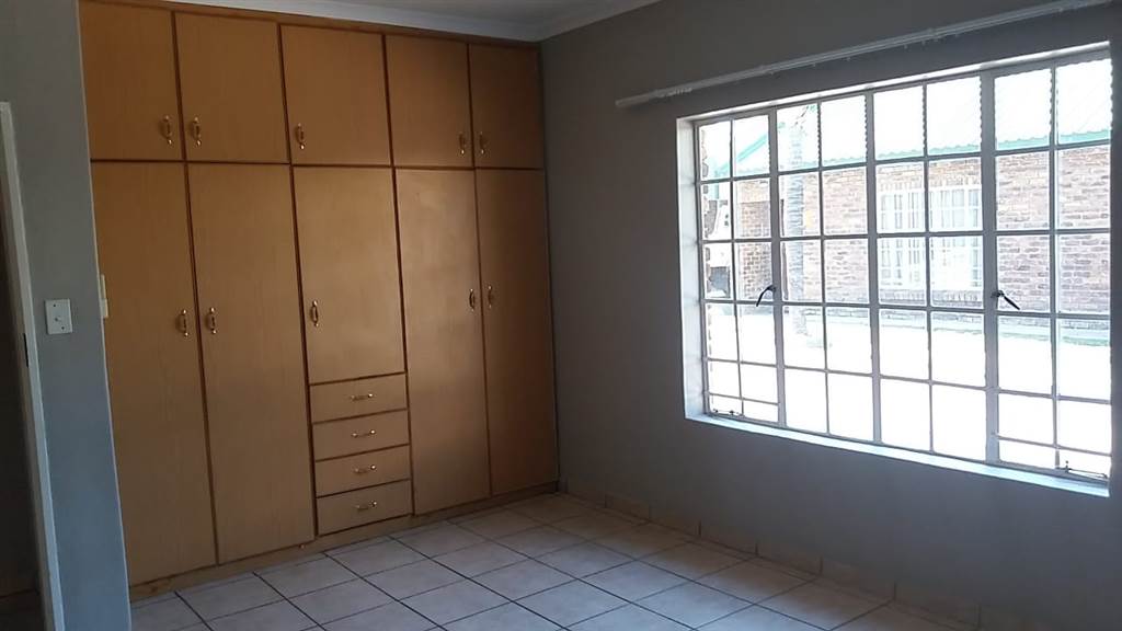 2 Bed Apartment in Polokwane Central photo number 12