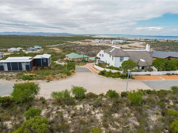 700 m² Land available in Struisbaai