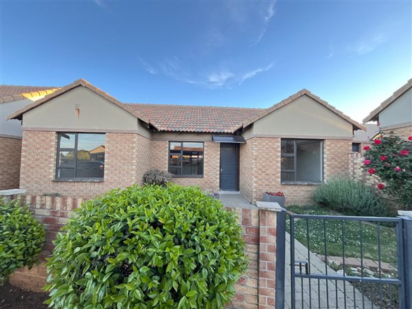 3 Bedroom Townhouse 3 Bedroom Townhouse