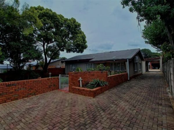 4 Bedroom House 4 Bedroom House