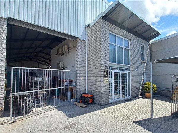 645  m² Industrial space in Brackenfell Industrial