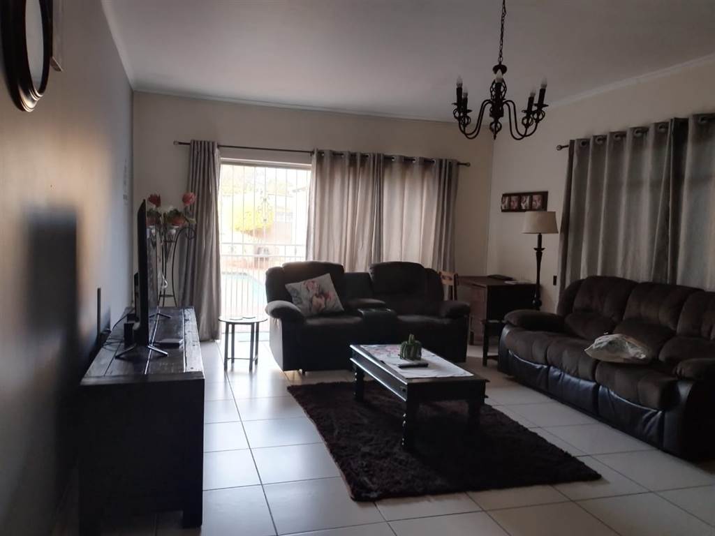 4 Bed House in Brenthurst photo number 6