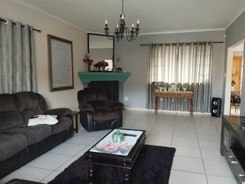 4 Bed House in Brenthurst photo number 7