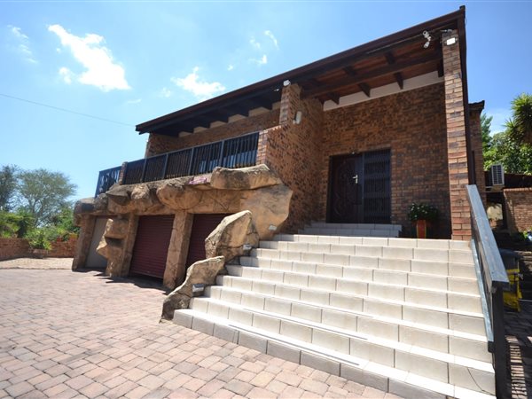 4 Bed House in Kloofendal
