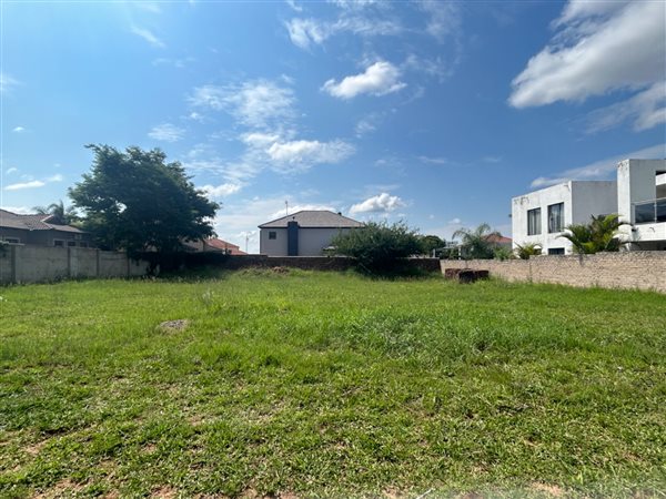 879 m² Land available in Bendor Park