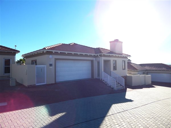 3 Bedroom Townhouse 3 Bedroom Townhouse
