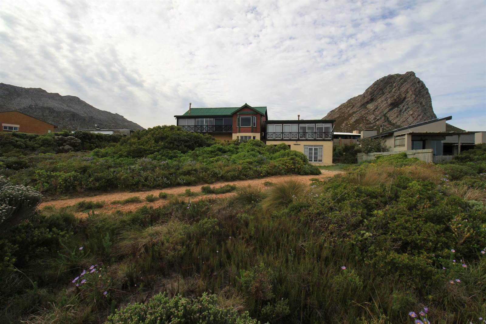 3 Bed House in Rooi Els photo number 3