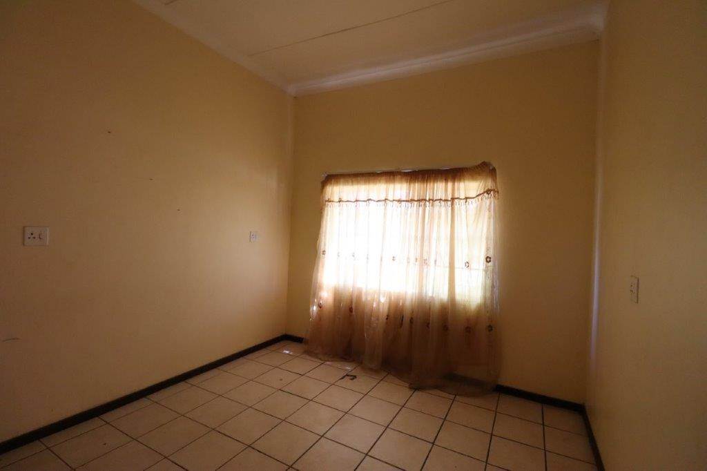 3 Bed House in Theunissen photo number 5
