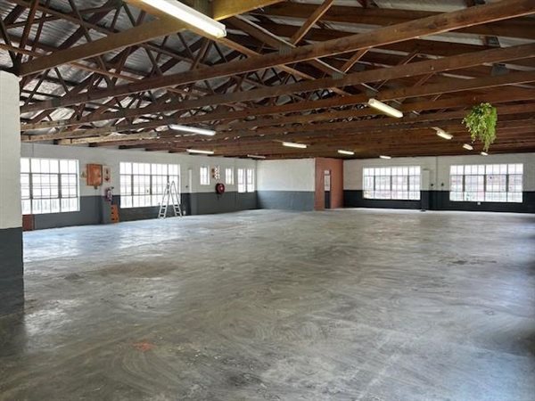 442  m² Industrial space in New Germany