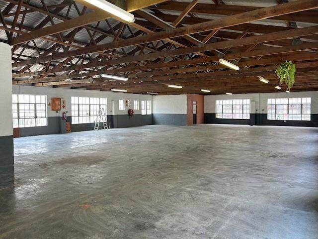442  m² Industrial space in New Germany photo number 1