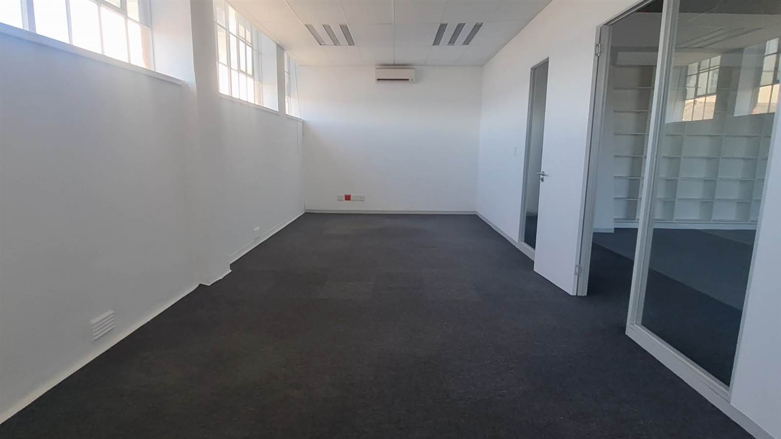 934  m² Commercial space in Woodstock photo number 12