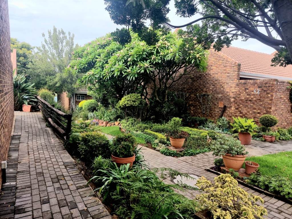 1 Bed Townhouse in Groenkloof photo number 10