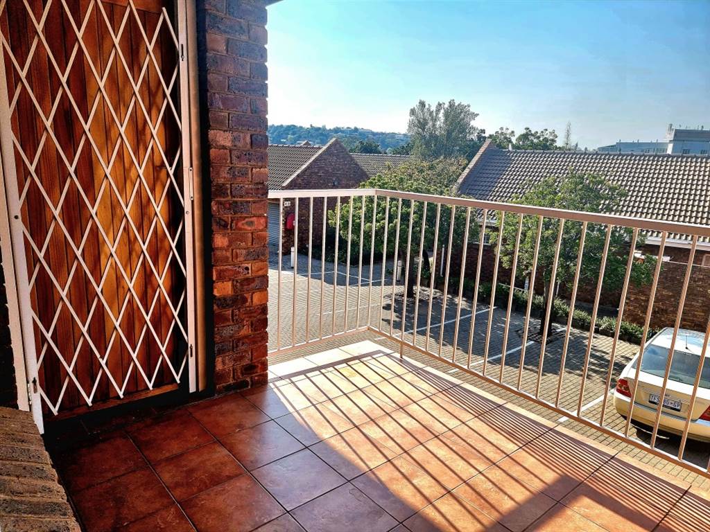 1 Bed Townhouse in Groenkloof photo number 11