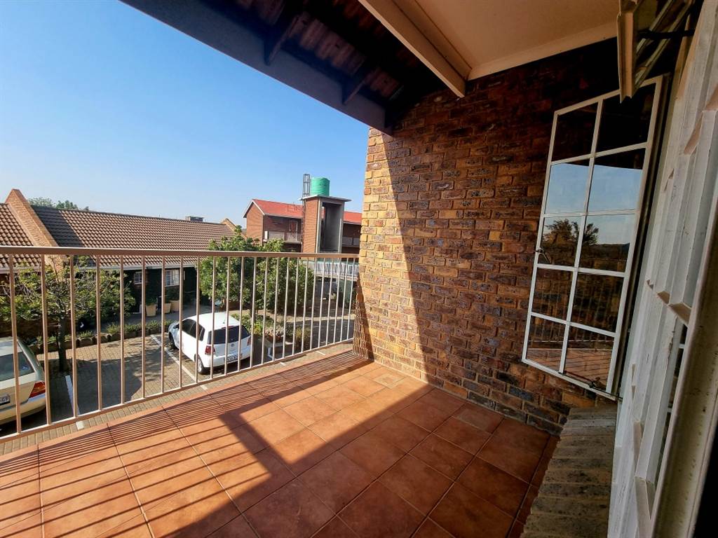 1 Bed Townhouse in Groenkloof photo number 12