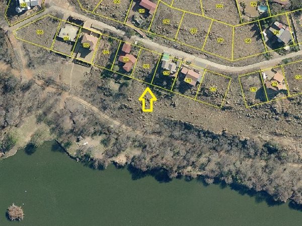 600 m² Land available in Vaaloewer