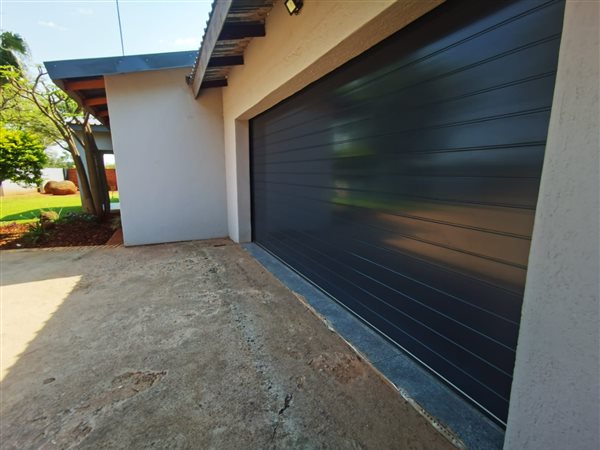 4 Bedroom House 4 Bedroom House