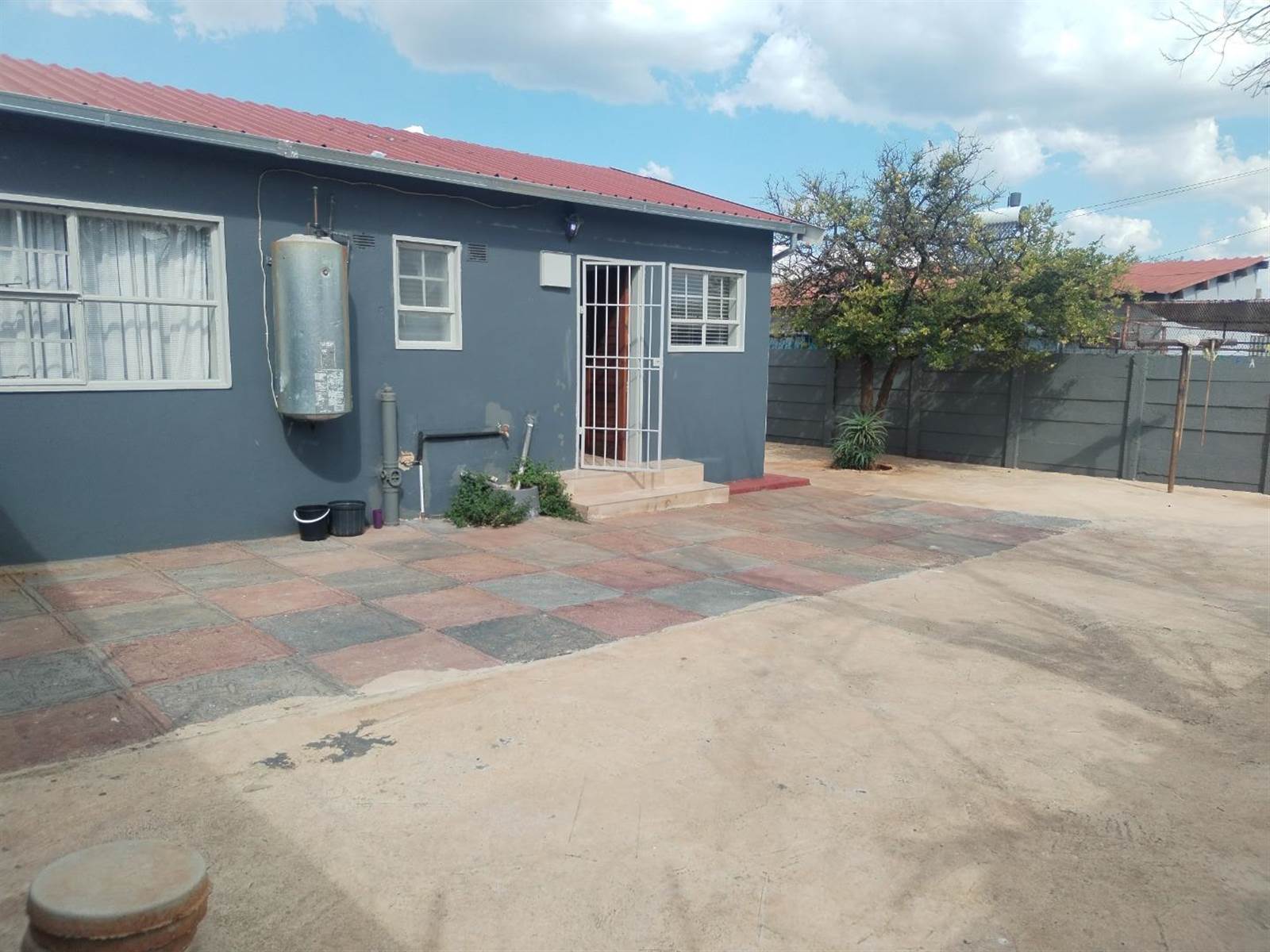 3 Bed House in Klipspruit West photo number 4