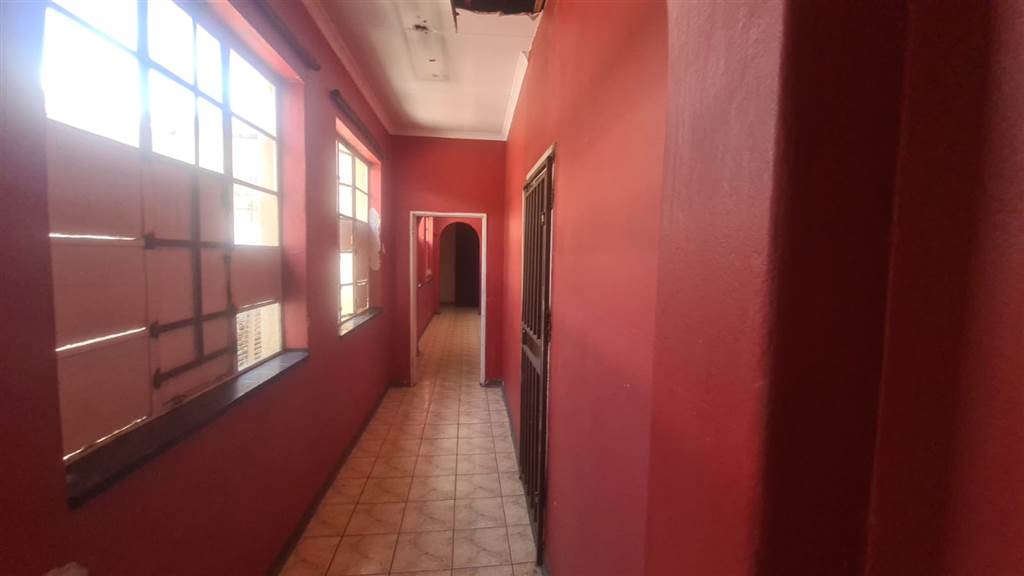 417  m² Commercial space in Pretoria Central photo number 3