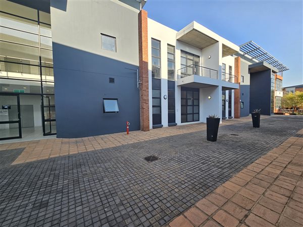 301  m² Commercial space in Highveld