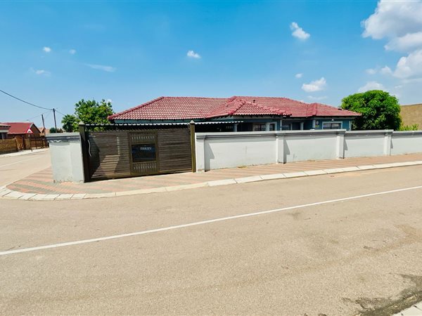 3 Bedroom House 3 Bedroom House