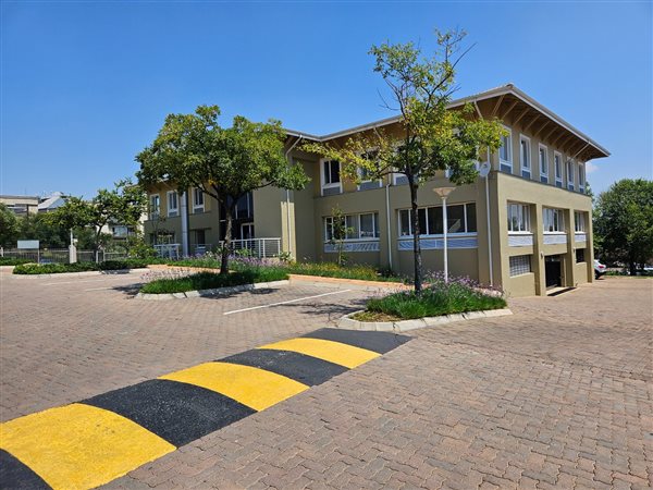 418  m² Commercial space