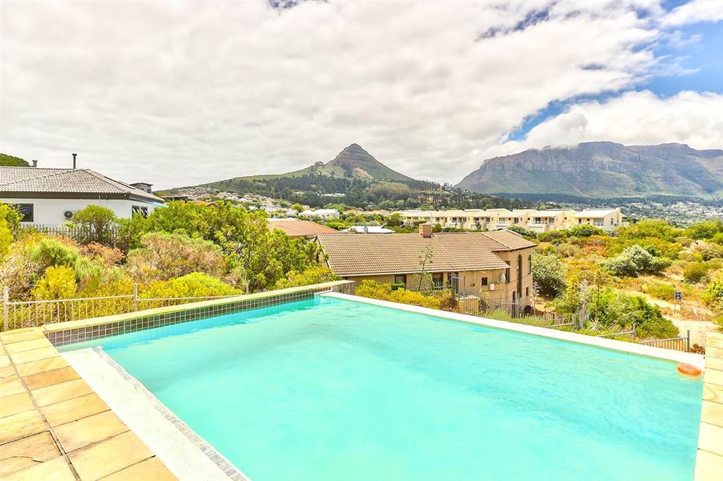 4 Bed House in Hout Bay and surrounds photo number 14