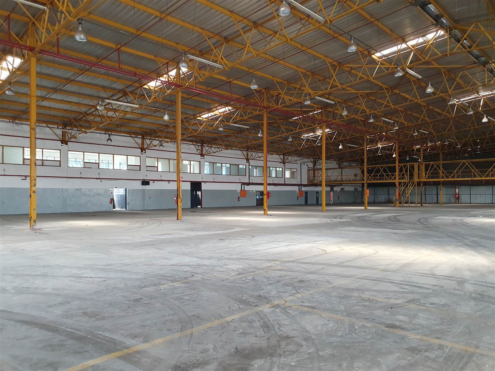 13500  m² Industrial space in Alrode photo number 8