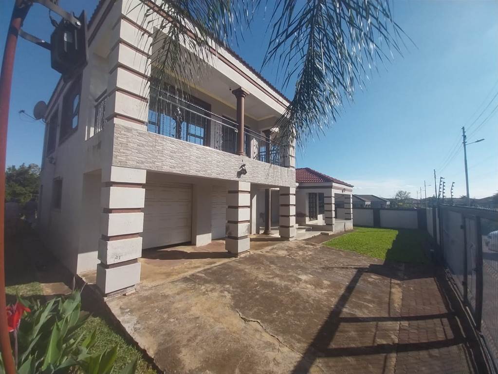 5 Bed House in Louis Trichardt photo number 1