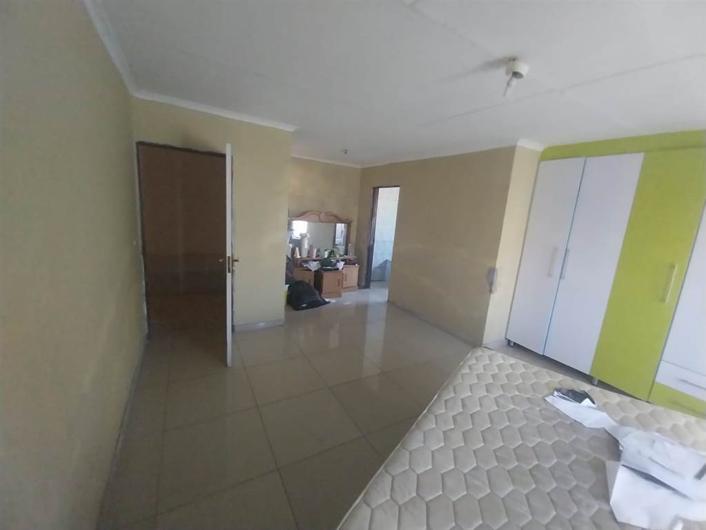 5 Bed House in Louis Trichardt photo number 18