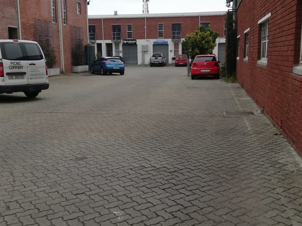 90  m² Commercial space