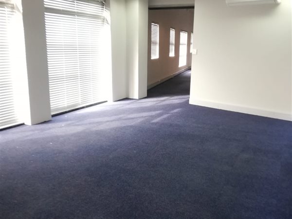118.51000213623  m² Office Space in Parow Central