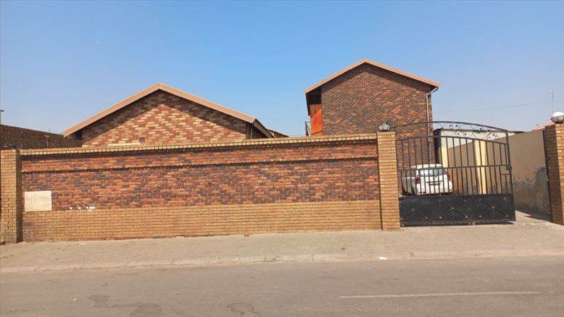 11 Bed House in Tembisa photo number 1