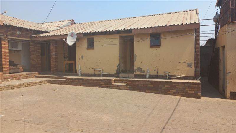 11 Bed House in Tembisa photo number 14