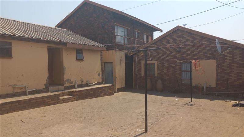 11 Bed House in Tembisa photo number 15